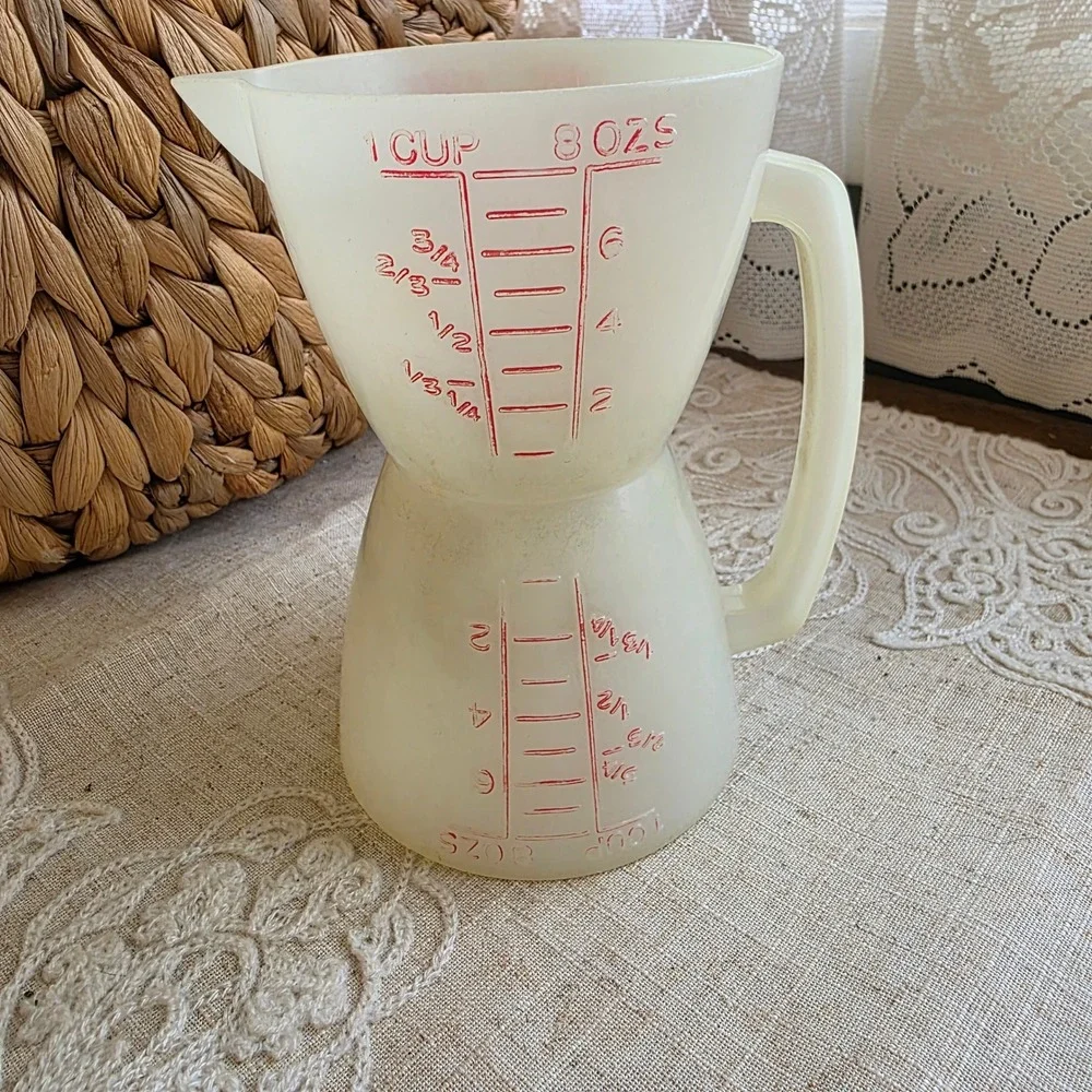 Vintage Tupperware Measuring Cup: Double Sided Wet/Dry 1-Cup Plastic Hourglass